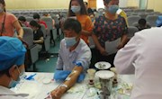 我校参加镇无偿献血活动